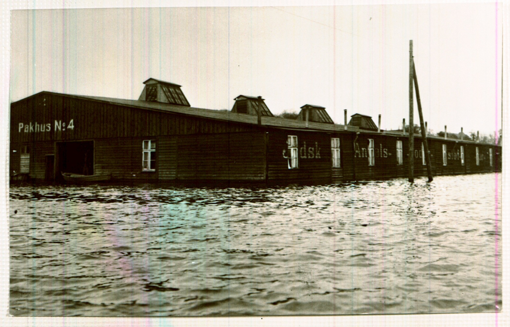 Oversvømmelse ved Pakhus nr. 4 på havnen