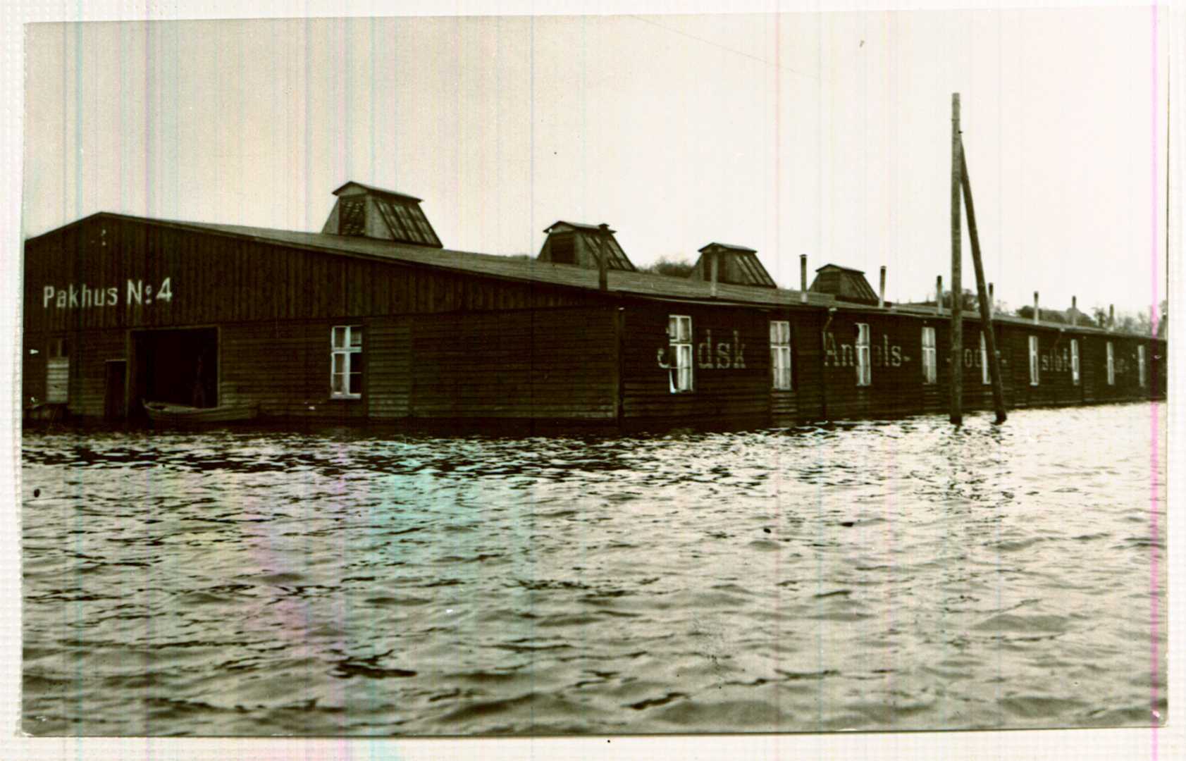 Oversvømmelse ved Pakhus nr. 4 på havnen