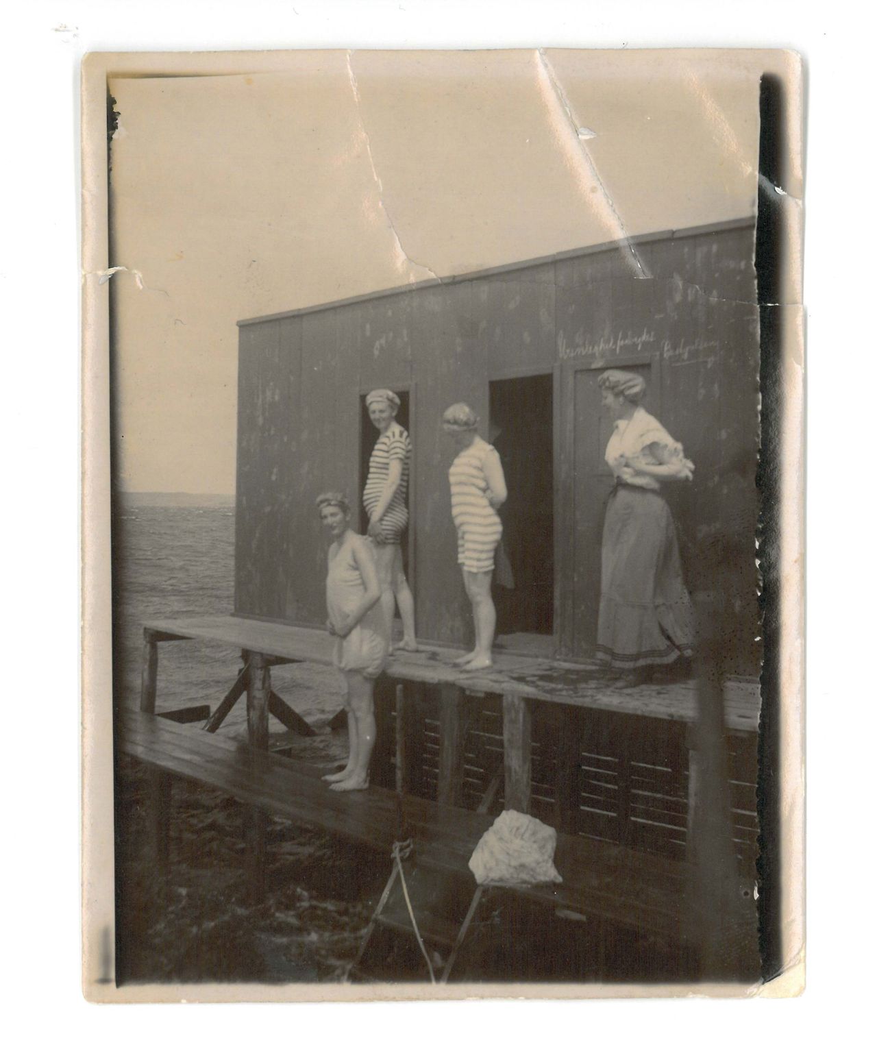 Kvinder i badetøj i 1880'erne