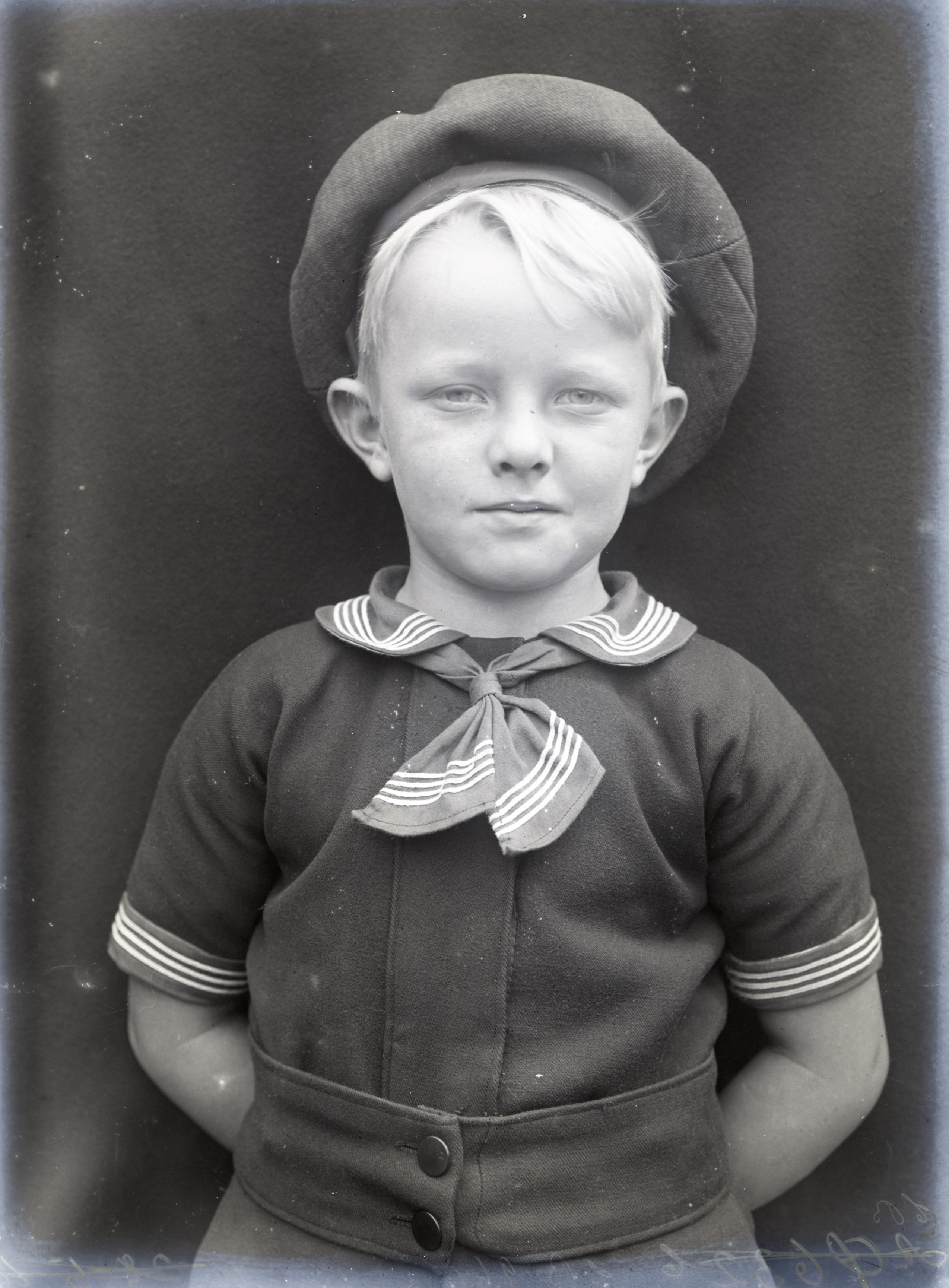 Hugo Sventrup i matrostøj