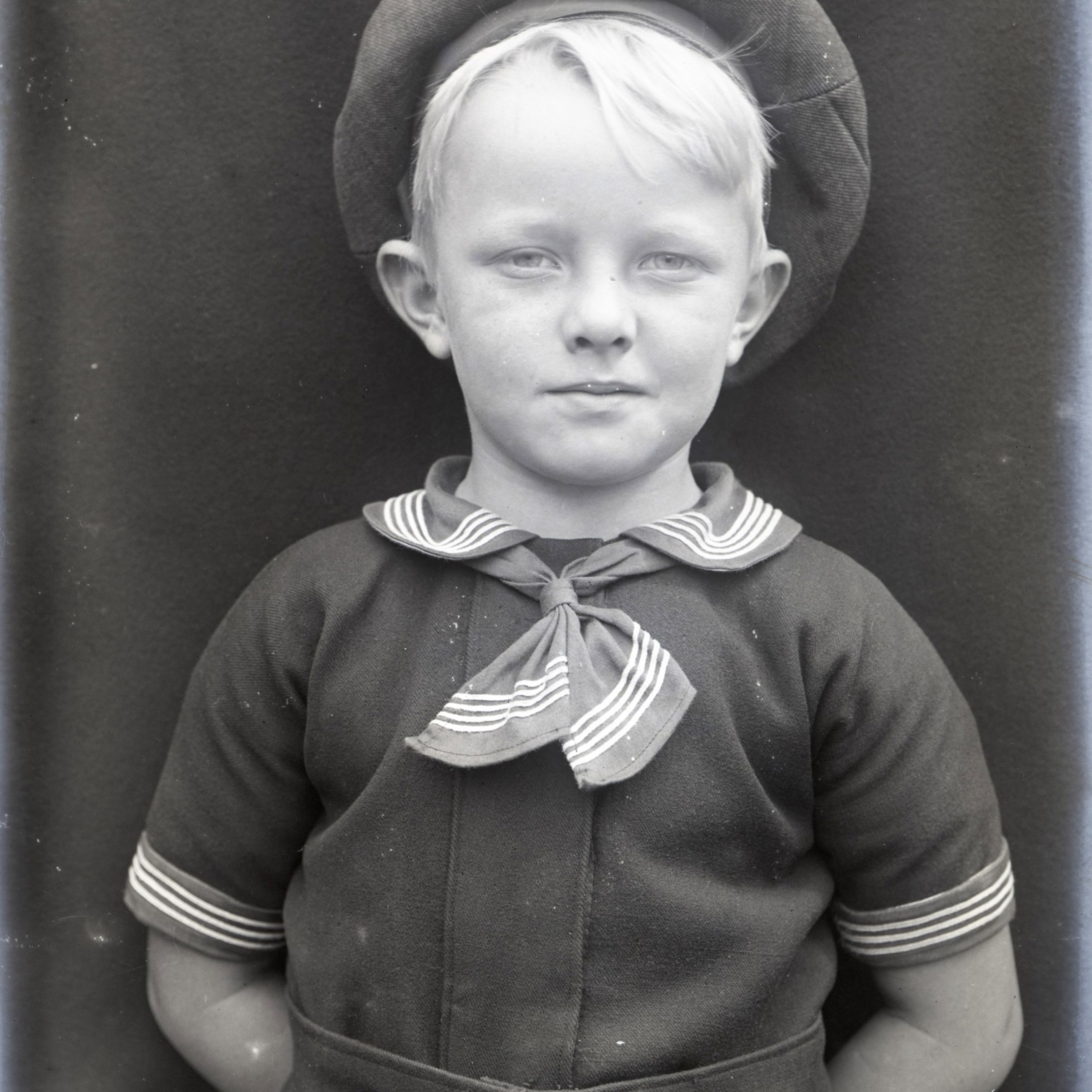 Hugo Sventrup i matrostøj