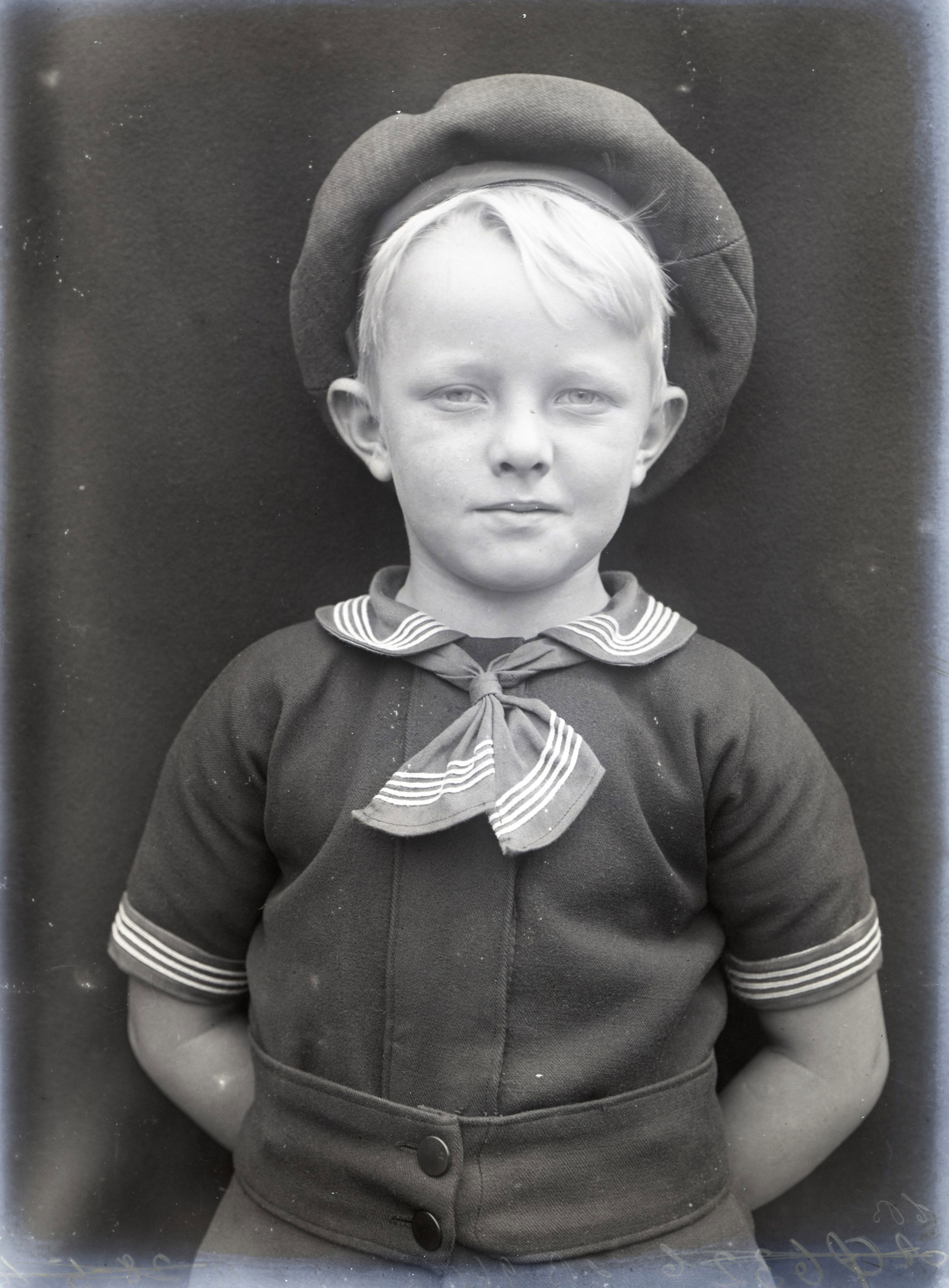 Hugo Sventrup i matrostøj