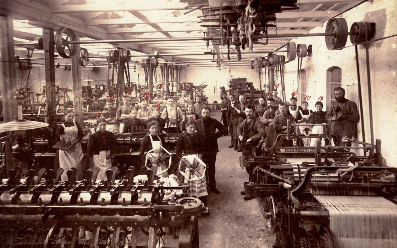 Vævesalen på Grenaa Dampvæveri i 1895