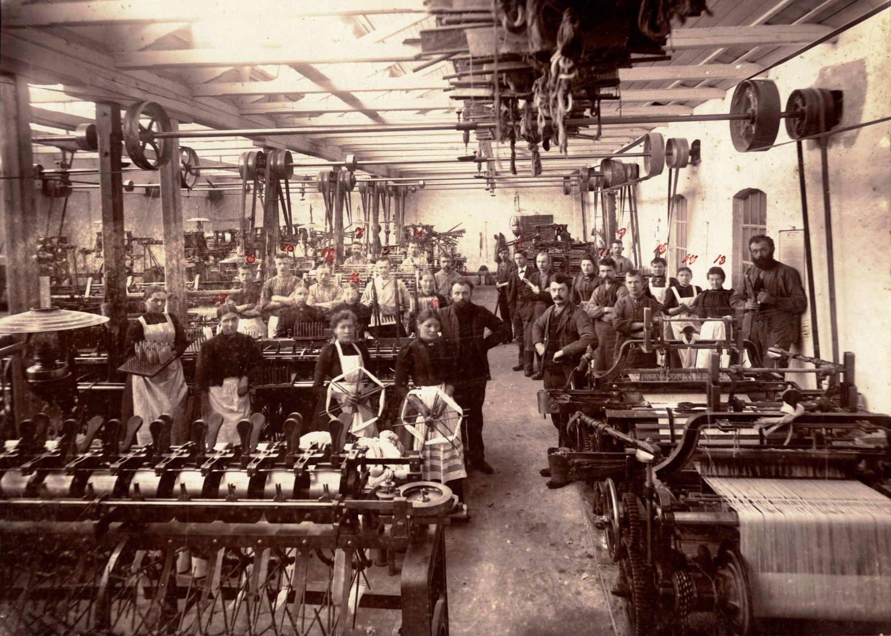 Vævesalen på Grenaa Dampvæveri i 1895