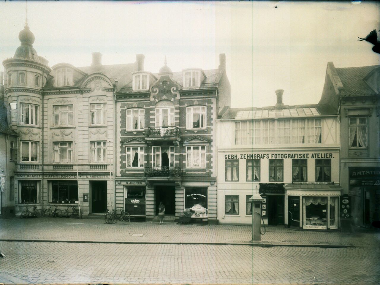 Gebh. Zehngrafs Fotografiske Atelier i Østergade 16 i ca. 1905
