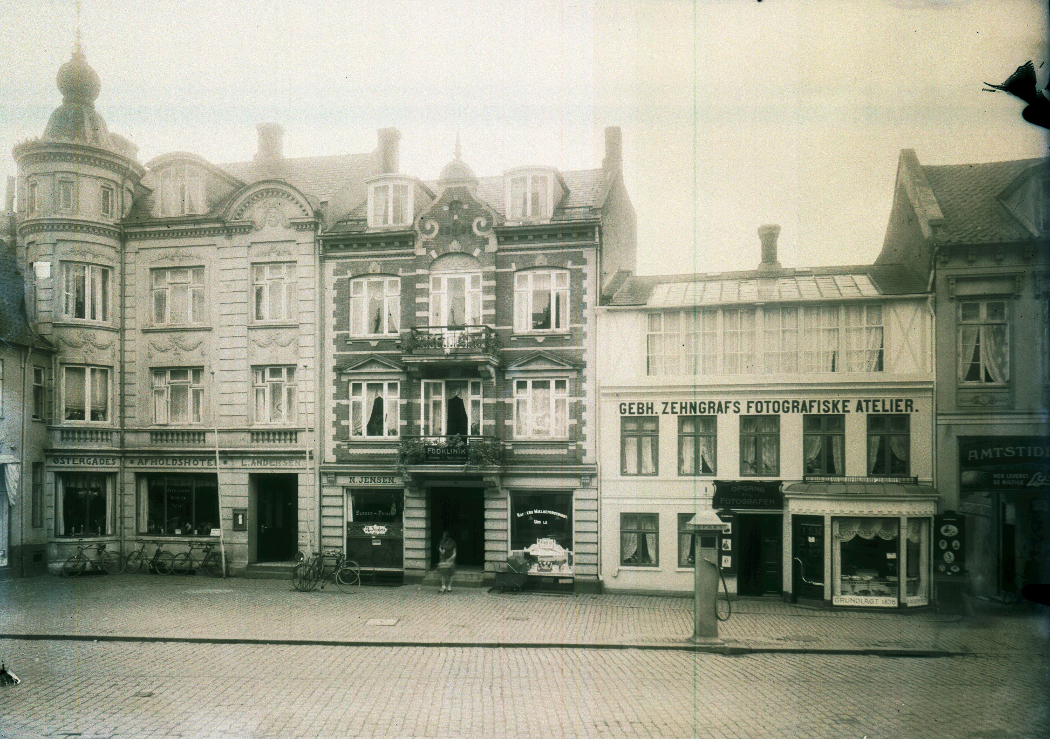 Gebh. Zehngrafs Fotografiske Atelier i Østergade 16 i ca. 1905