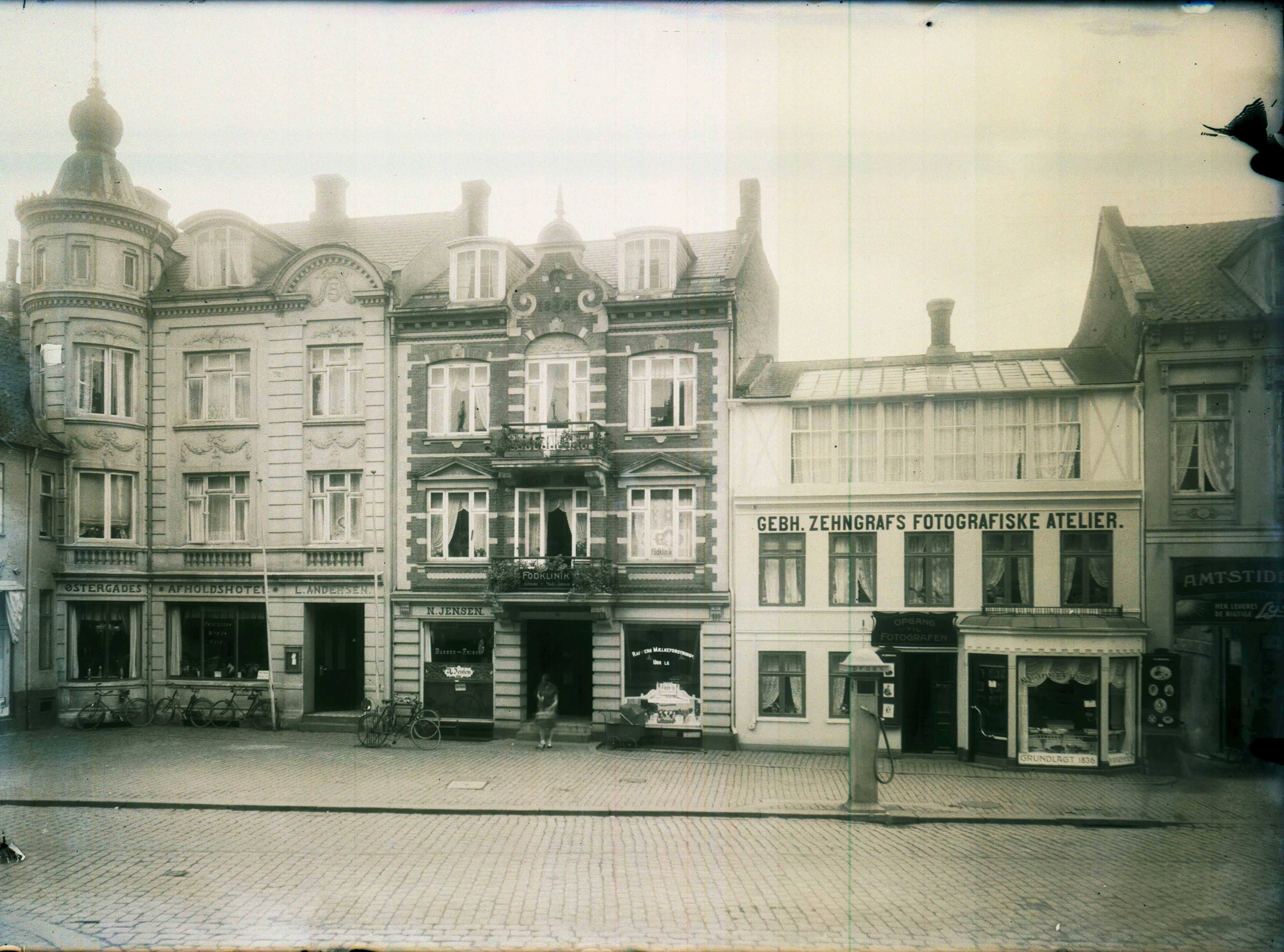 Gebh. Zehngrafs Fotografiske Atelier i Østergade 16 i ca. 1905