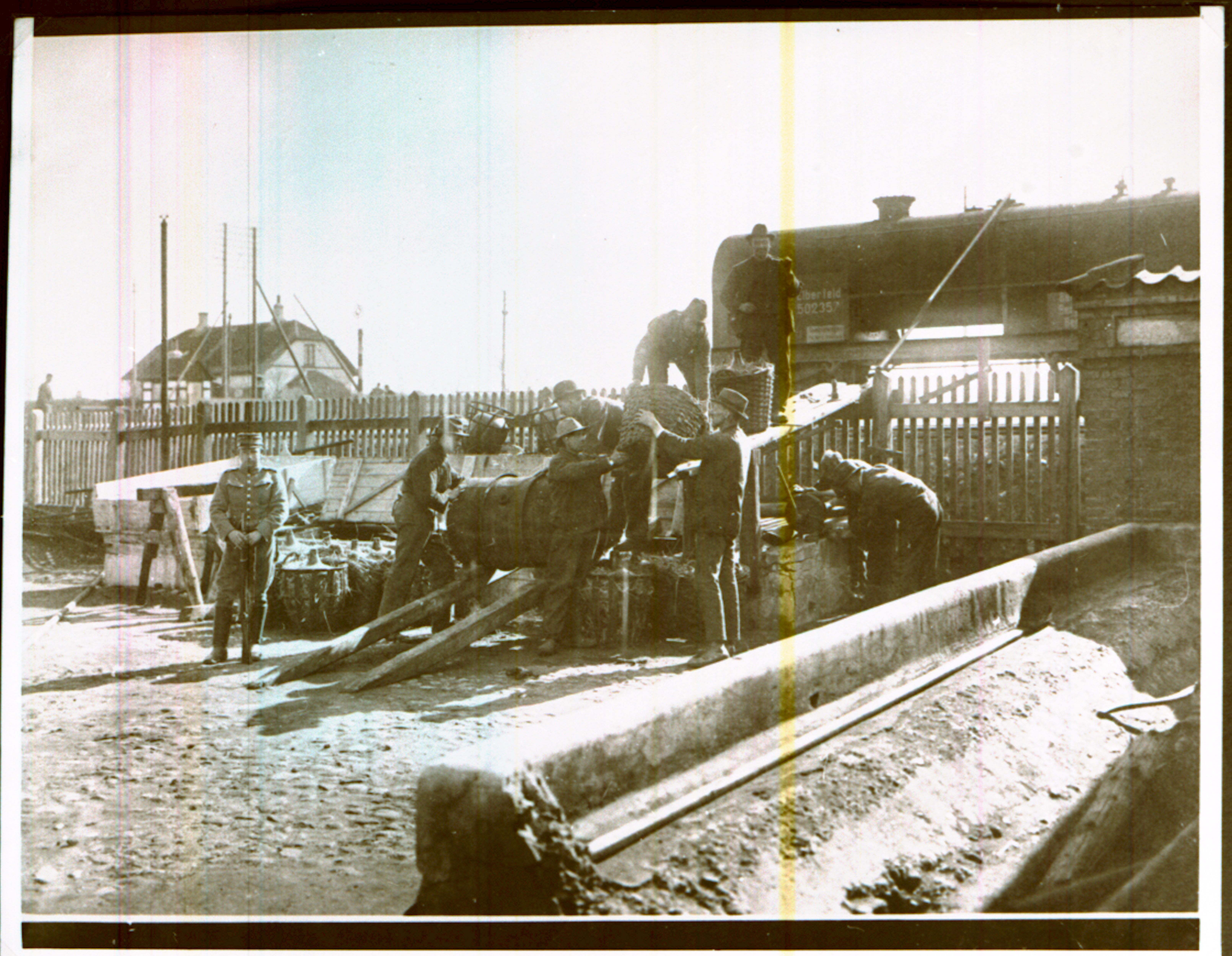 Mænd arbejder på havnen